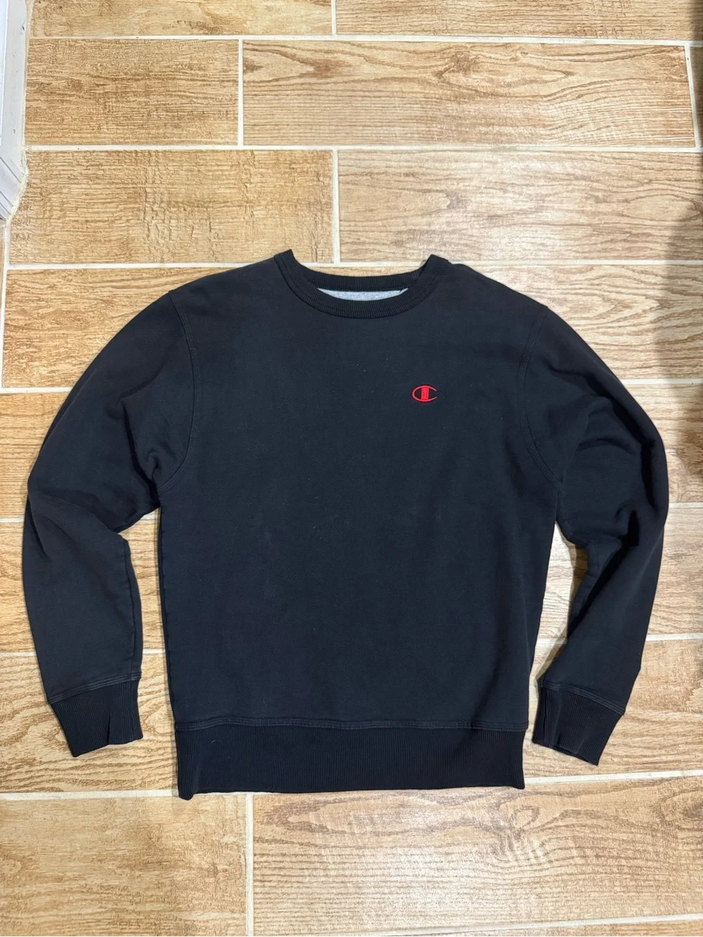 Champion black crewneck sweatshirt